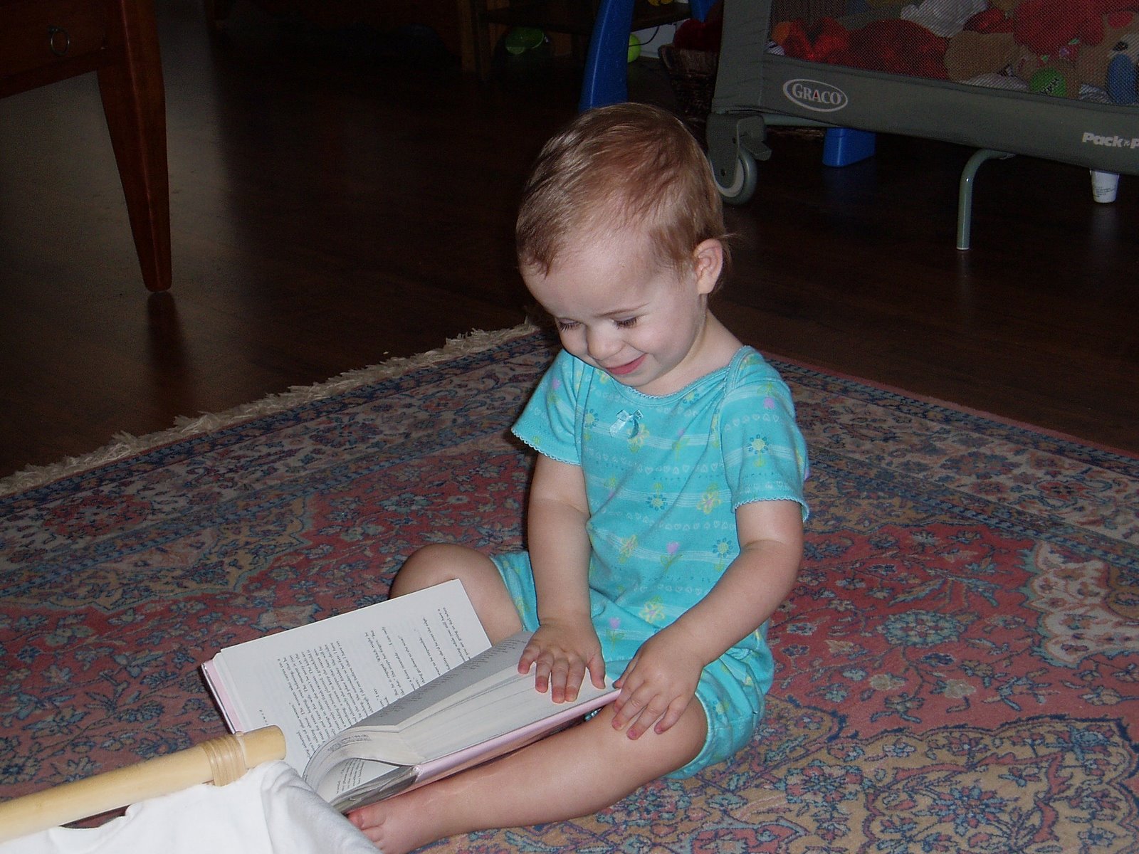 [062306+Reading+Mommy's+Book.JPG]