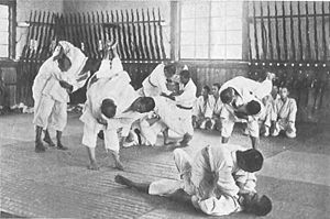 [300px-JUJITSU_%28AND_RIFLES%29_in_an_agricultural_school.jpg]