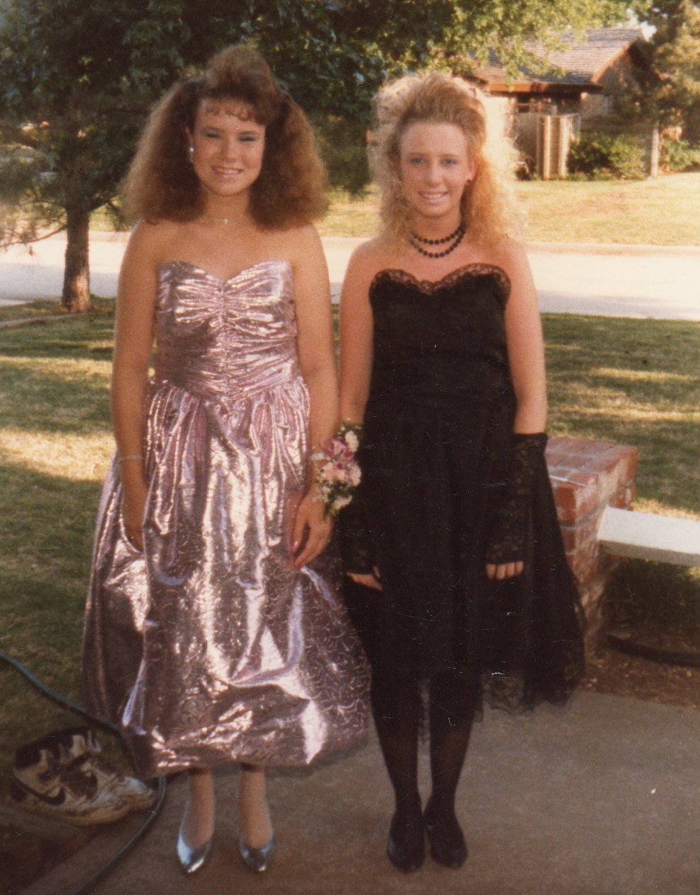 [allana+taylor+and+christy+lee+-+'87+prom.jpg]