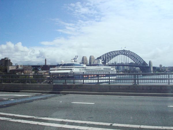 [24+-+Sydney+Harbor+-+Cruise+Ship.jpg]