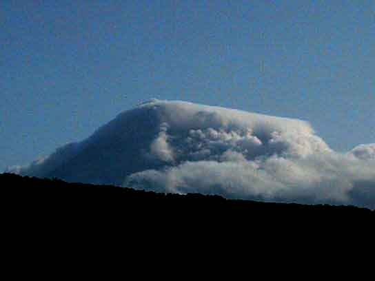 [Azoren-066-Pico-unter-Wolke.jpg]