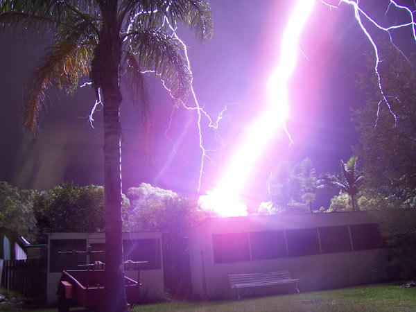[lightningbolt-hits-house.jpg]