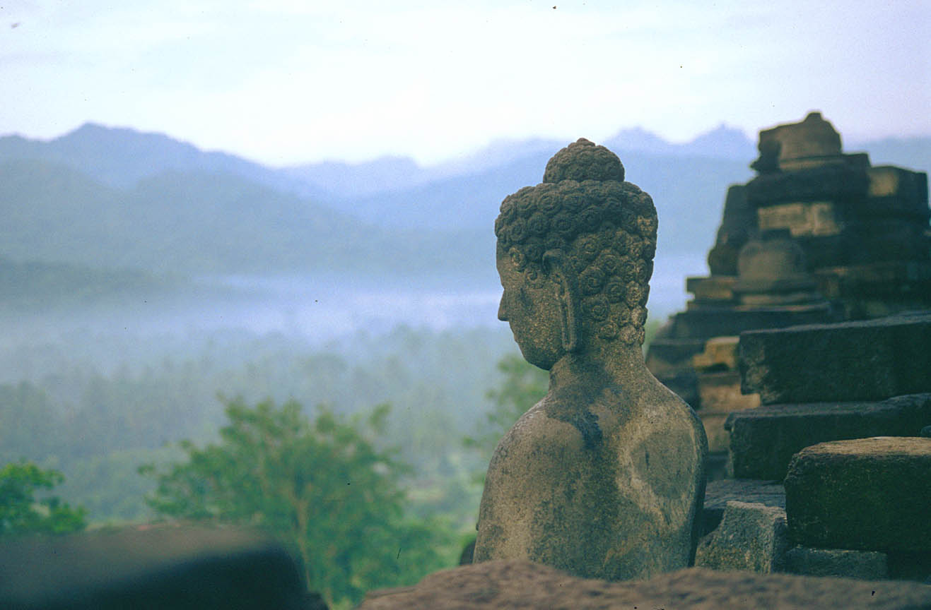 [JKT+Yogjakarta+Borobudur+stone+Buddha+in+meditation+position_b.jpg]