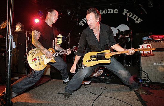 [Bruce+Springsteen+and+Mike+Ness.jpg]
