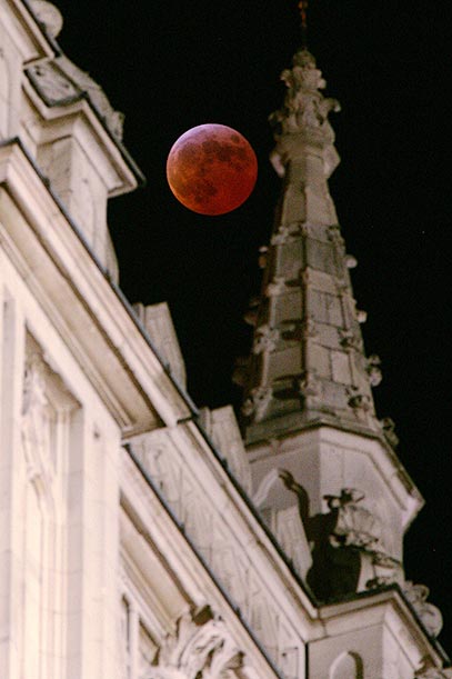 [eclipse+de+luna+en+Londres.jpg]