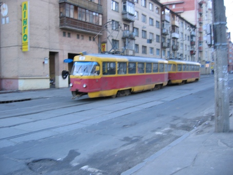 [Old+tram+on+Dmytryvksa.jpg]