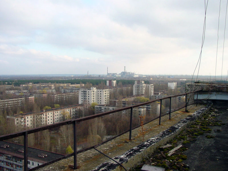 [800px-View_of_Chernobyl_taken_from_Pripyat.JPG]