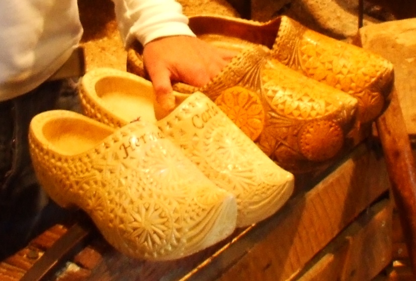 [04-Wooden+Shoes.jpg]