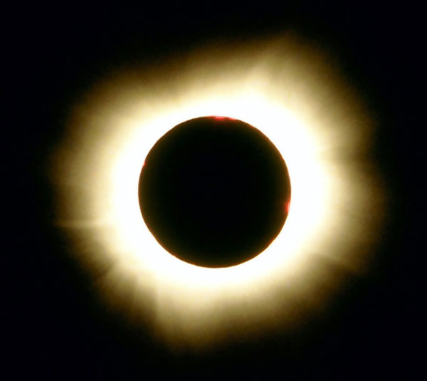 [total_solar_eclipse_middle_corona_600.jpg]