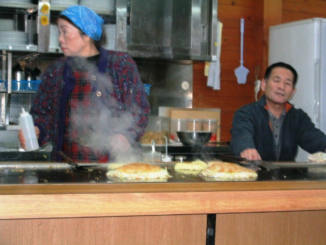 [Travel+Tokyo_okonomiyaki.JPG]