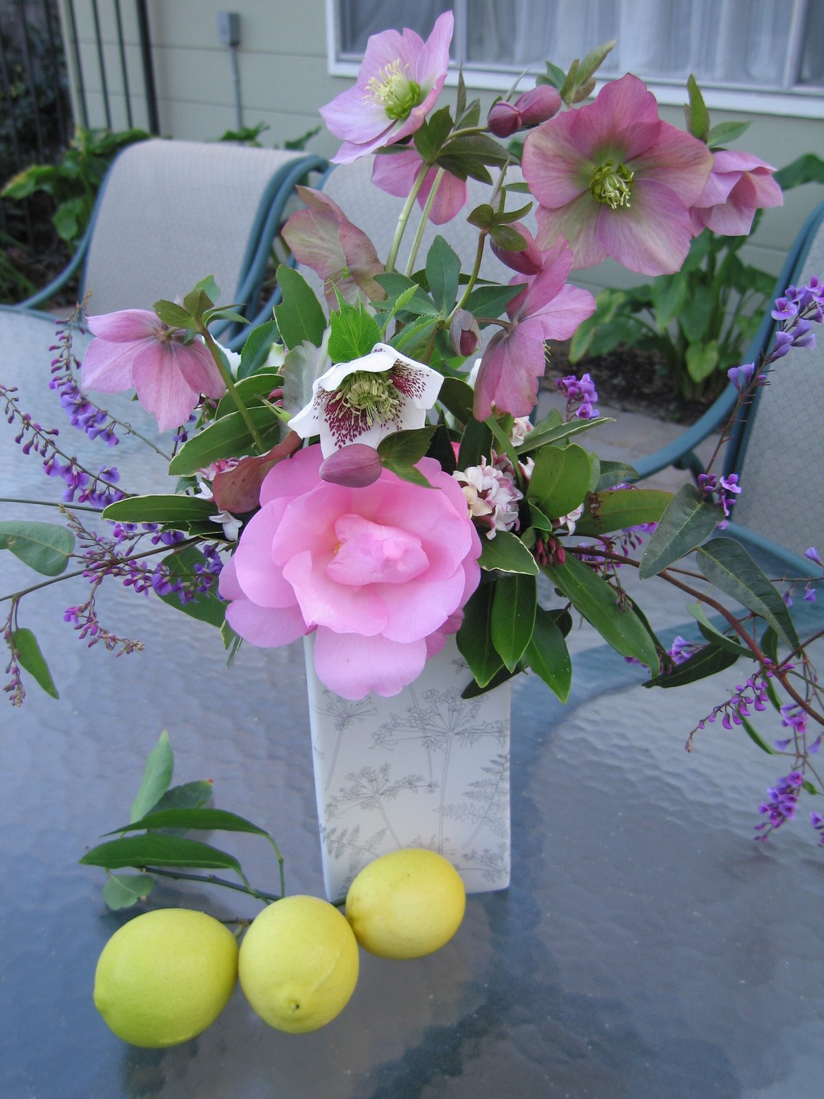 [Spring+bouquet+in+Allison's+vase+2_08+007.jpg]