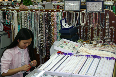 Pearls at Hong Qiao market, Beijing