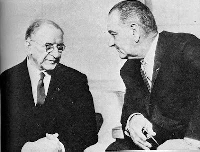http://bp2.blogger.com/_7gAJjnaUDFg/R4AqfihW7JI/AAAAAAAAAE8/kfHIvquq4ic/s400/De+Valera+with+U.S.+President+Lyndon+Johnson+(1964).jpg