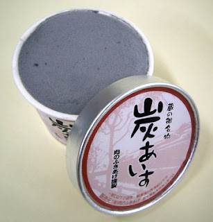 charcoal+ice+cream+from+Japan.jpg