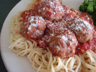 spaghetti with mozzarella-stuffed meatballs